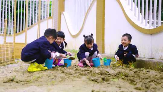 儿童欢乐玩耍小朋友在幼儿园