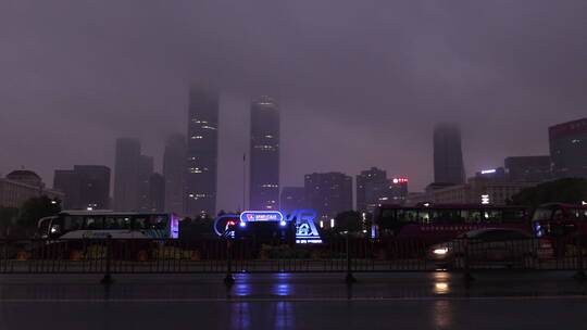 延时江西南昌城市夜景及天空移动的云