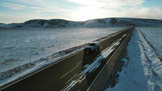 冰雪公路汽车航拍 宝马X6雪地行车航拍