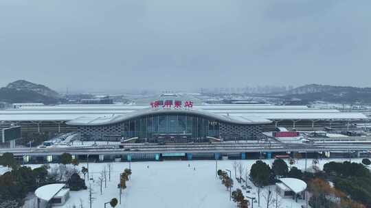 航拍雪中徐州东高铁站唯美城市宣传片