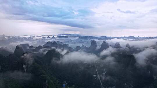 航拍桂林阳朔漓江遇龙河喀斯特山水风光