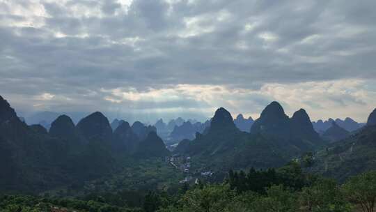 桂林山水水墨漓江航拍延时