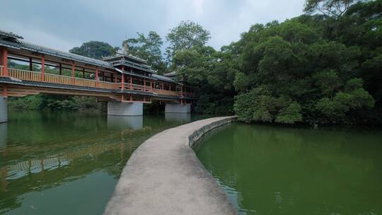 广西柳州山水风景龙潭公园风雨桥