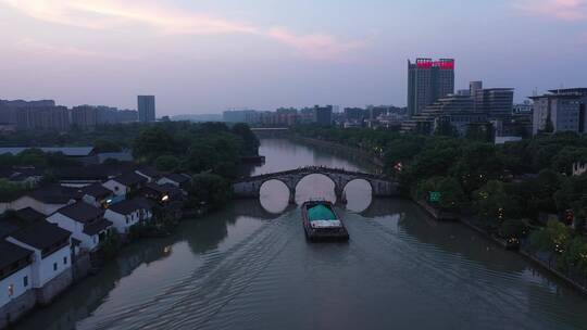 航拍傍晚杭州大运河