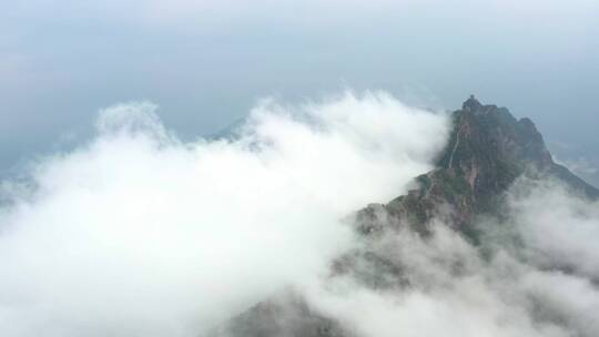 长城雨后云海翻滚震撼大气