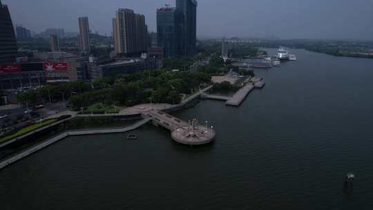 镇江春江潮公园长江路沿线航拍视频素材模板下载