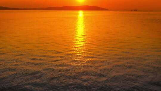 大海湖面夕阳海面余晖航拍