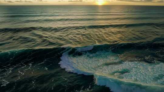 4k海浪翻滚电影感超广角水花飞向空中