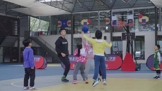 成都儿童篮球培训课外体育活动小孩打篮球视频素材模板下载