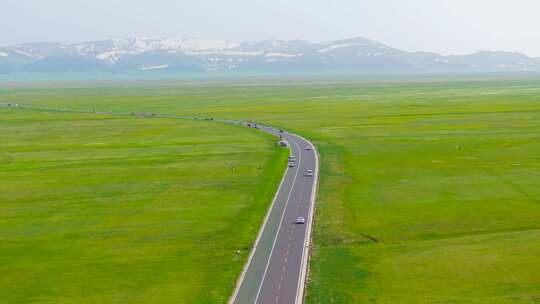 4K航拍新疆赛里木湖大草原自然美景