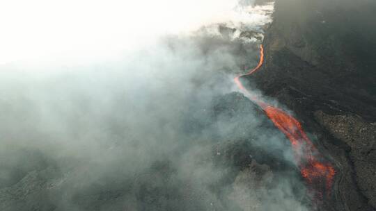 航拍冰岛活火山 岩浆涌动