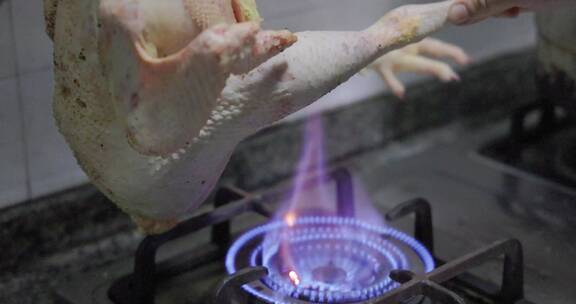 家庭厨房灶火烧烤鸡毛砍鸡分鸡清洗 4k实拍