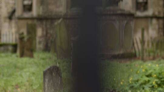 墓地墓碑的平移镜头