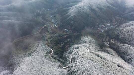 中国山区风力发电车新能源航拍视频