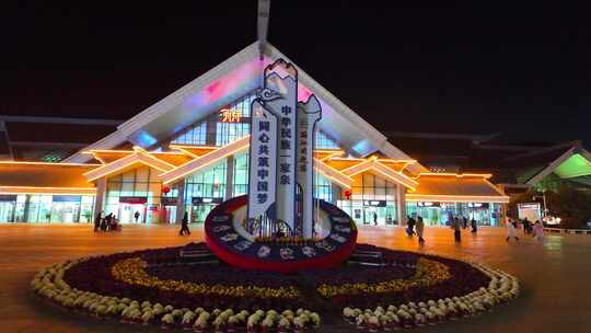 丽江站 夜景 双层列车 旅游火车 火车站
