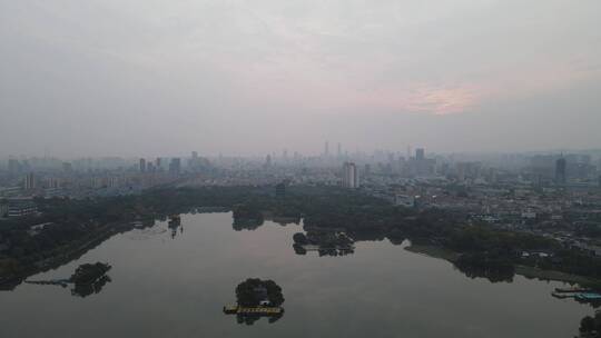 航拍山东济南大明湖景区日出剪影