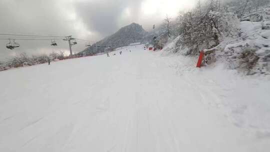 峨眉山冬季滑雪