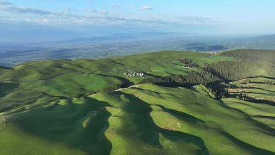 航拍中国新疆夏季山脉草原景观