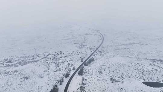 4K新西兰下雪雪地湖畔公路航拍