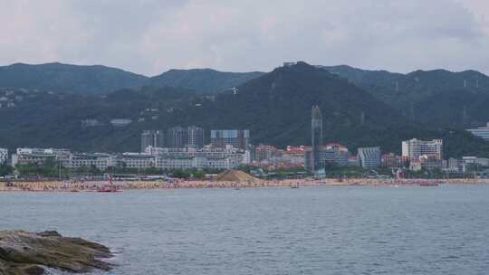 广东深圳盐田大梅沙滨海海滩夏季人潮