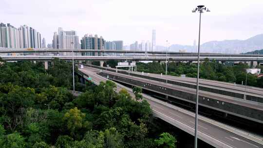 香港城市公路鸟瞰图及前往大都会的汽车
