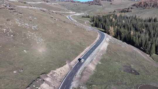 禾木盘山公路秋景