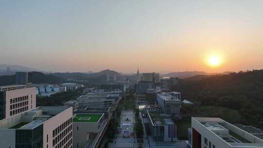 夕阳下的香港中文大学深圳校区航拍日落黄昏