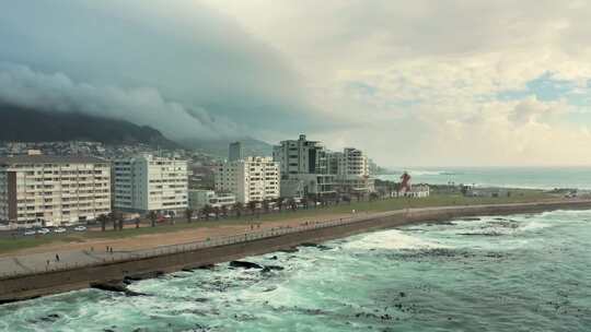 航拍大海海浪波涛汹涌