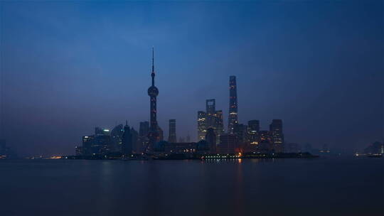 上海外滩看城市的日出