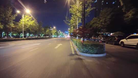 夜晚公路车辆车流