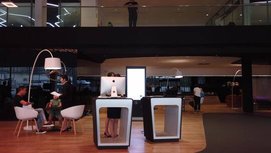 奔驰4S店内视频素材模板下载