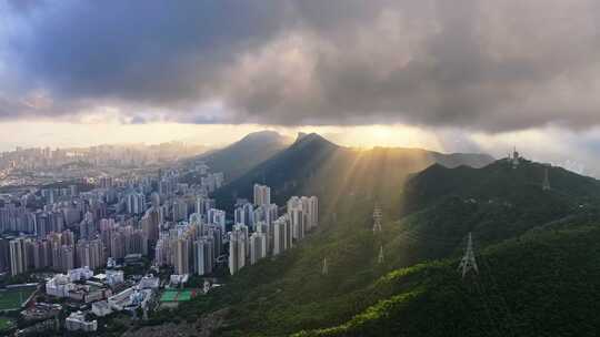 香港维多利亚港飞鹅山日落高空云层航拍