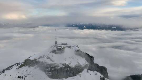 雪山的鸟瞰图