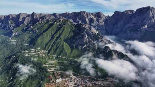 洛克之路云雾航拍自然风景旅行公路交通