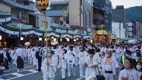 日本传统节日游行人群