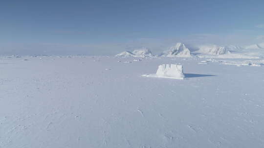 冰山卡住冰冻南极海洋水天线