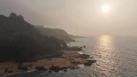 海南万宁山钦湾燕子洞航拍