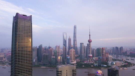 4k上海城市外滩日落全景航拍