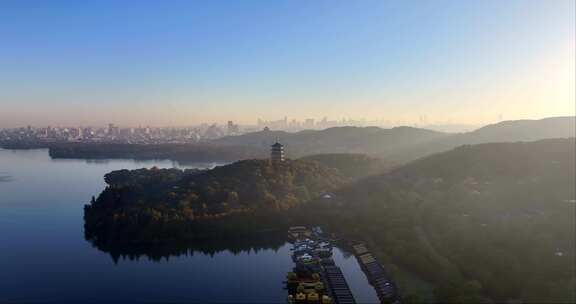 中国杭州西湖雷峰塔秋日美景