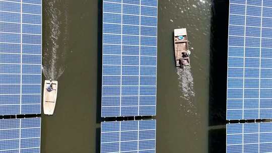 实拍海上风电太阳能空镜鸟瞰图