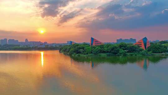 东莞松山湖航拍夕阳中的松山湖落日