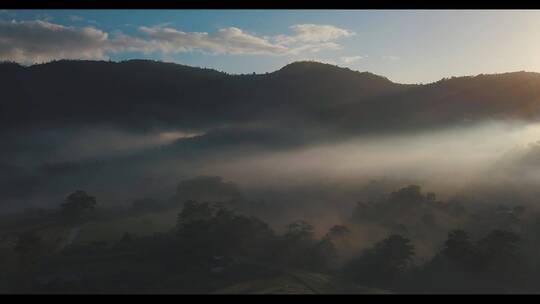 航拍黎明时分山谷云雾风景视频素材模板下载