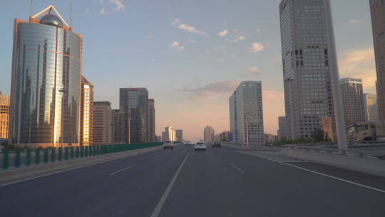 北京国贸桥上的车头视角