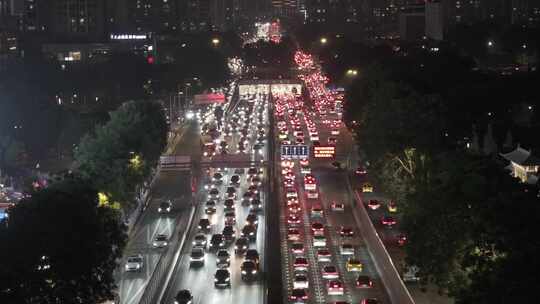 川流不息的车流   航拍城市夜景车流