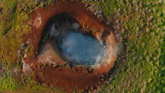 火山喷口、间歇泉、蒸汽、陨石坑