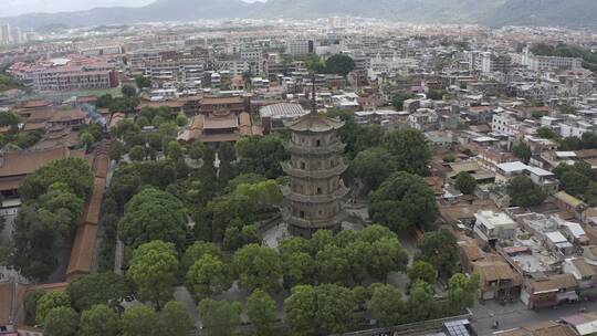 泉州开元寺东西塔西街钟楼航拍泉州市区大景视频素材模板下载