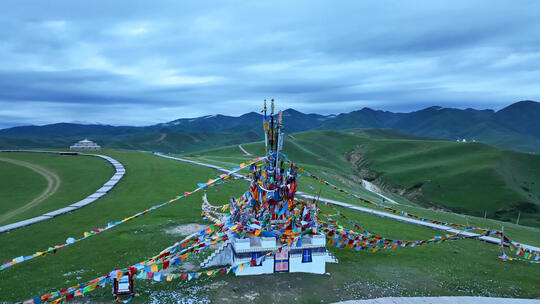 航拍四川阿坝州藏族五彩经幡景观