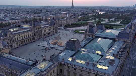 城市航拍巴黎卢浮宫博物馆金字塔哥特式建筑