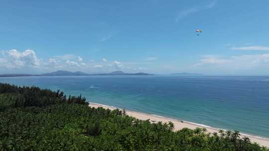 航拍三亚海棠湾蓝天白云动力伞直升机海岸线视频素材模板下载