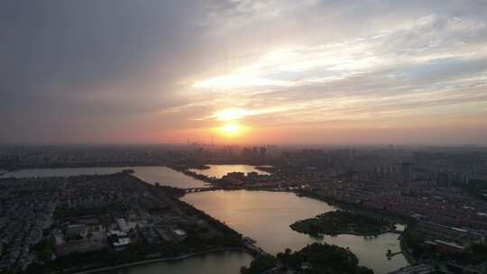 城市夕阳晚霞火烧云夜景降临山东聊城